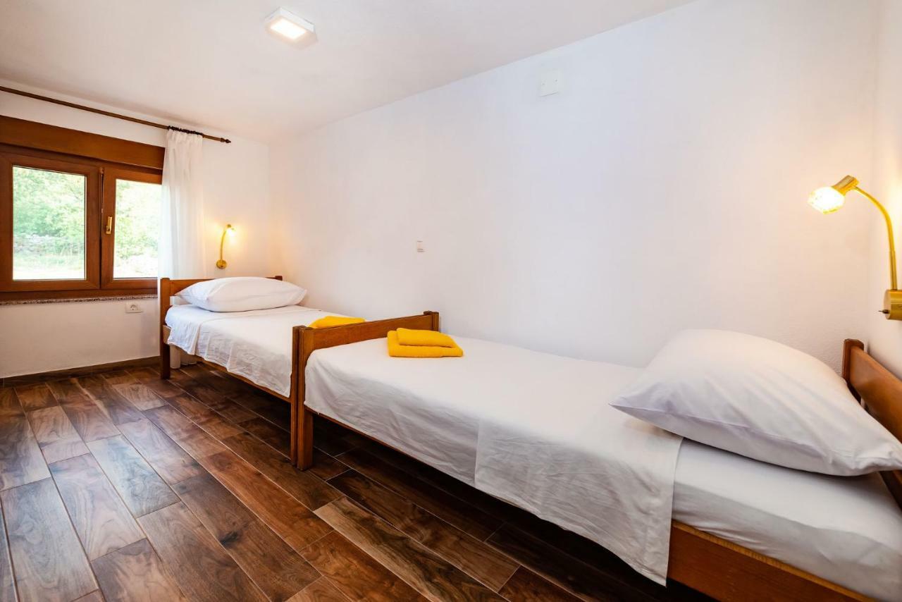 Apartment Adam Стариград-Пакленица Екстериор снимка