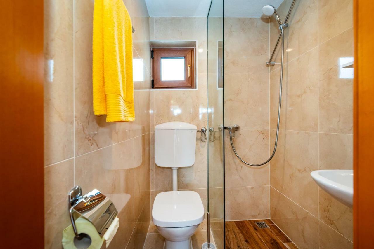 Apartment Adam Стариград-Пакленица Екстериор снимка